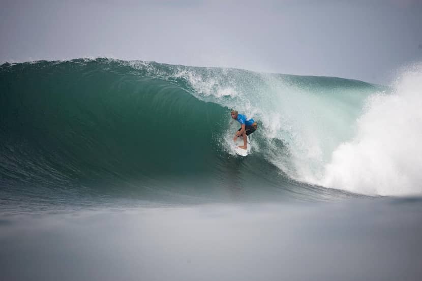 Surfing trunks hotsell
