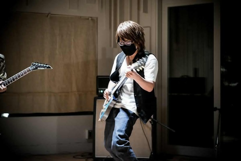 演奏動画 ユーチューバーがb Z松本孝弘 布袋寅泰 ヴァン ヘイレンになりきり凄テクギターものまねバトル