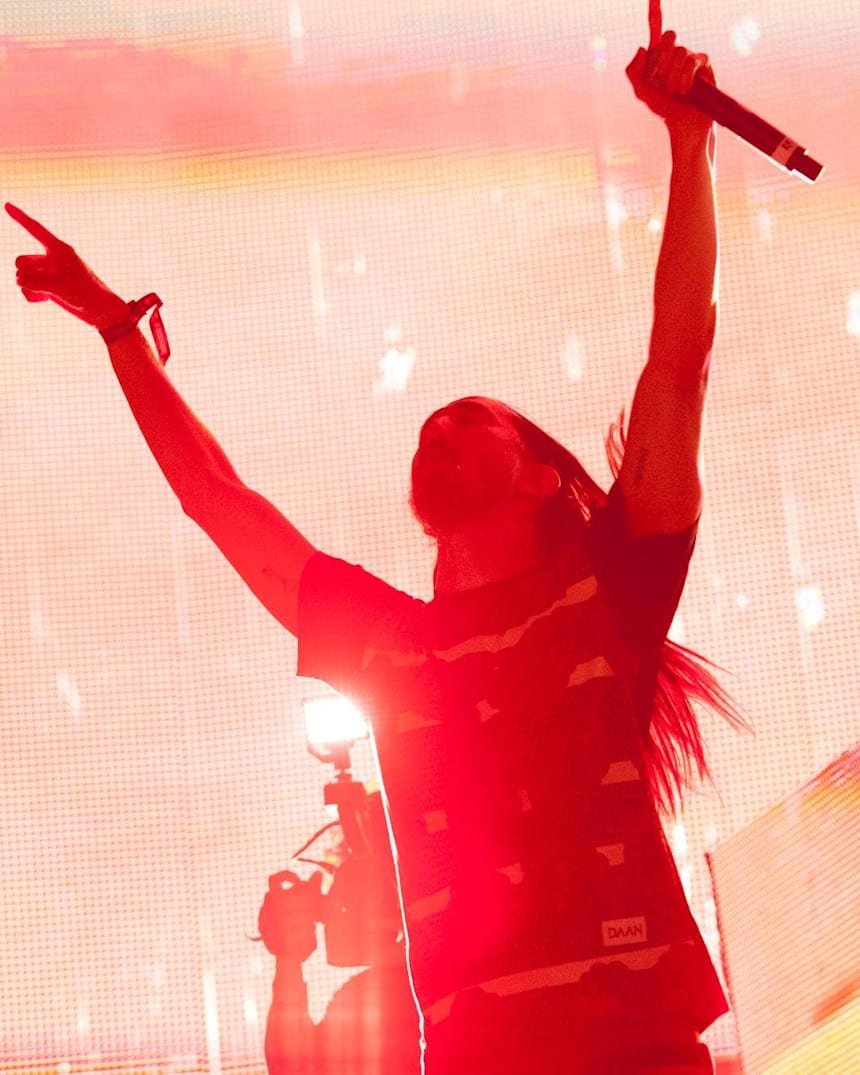 Steve Aoki And Linkin Park Light Up The Skies