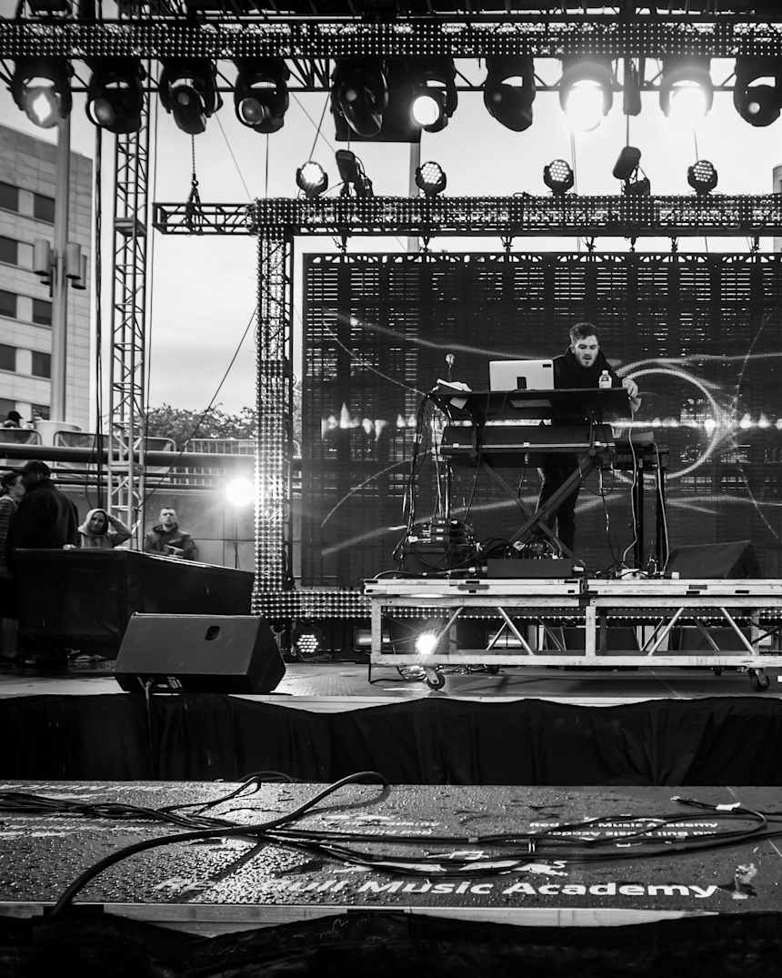 Nicolas Jaar Helps Out Other People Nicolas jaar's fourth studio lp, cenizas, is out friday via jaar's other people label. nicolas jaar helps out other people