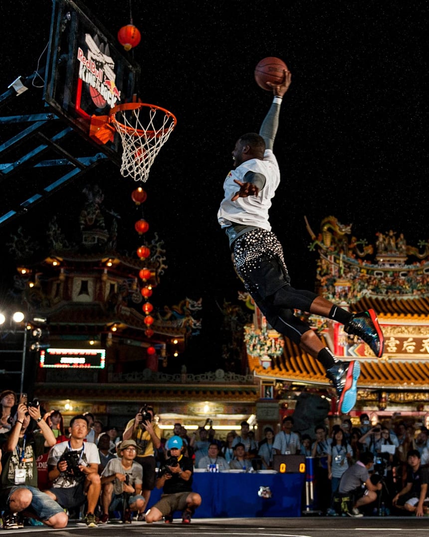 Amazing Streetball Dunks At Red Bull King Of The Rock