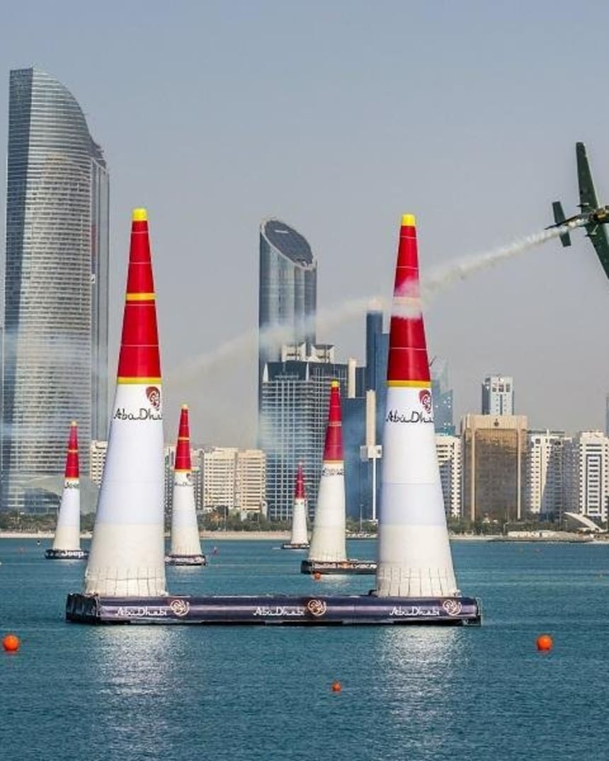 アジア人唯一のエアレースパイロット 室屋義秀に聞くレースのみどころ