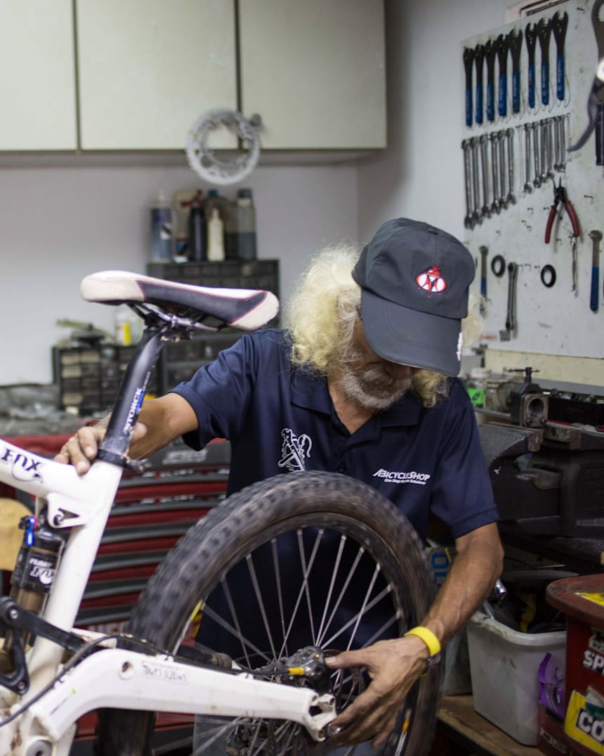 mountain bike suspension servicing