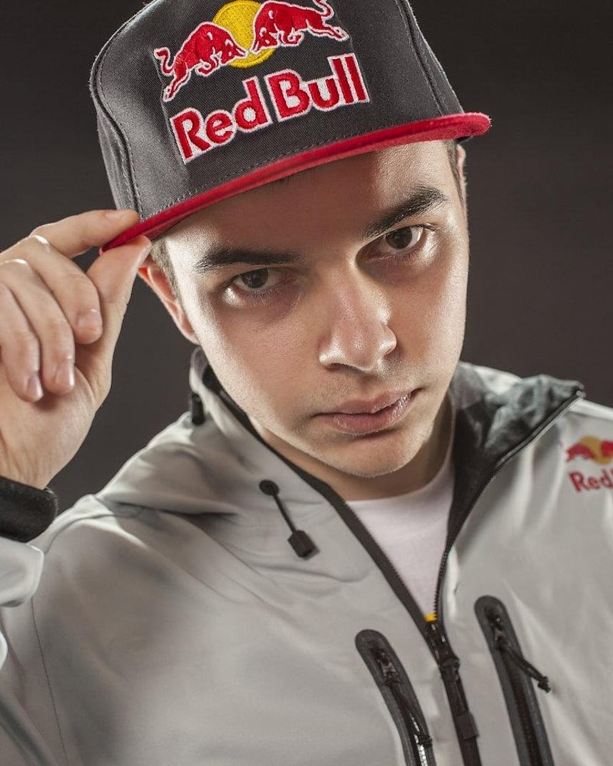 Best Call Of Duty Youtuber Poll Red Bull Games