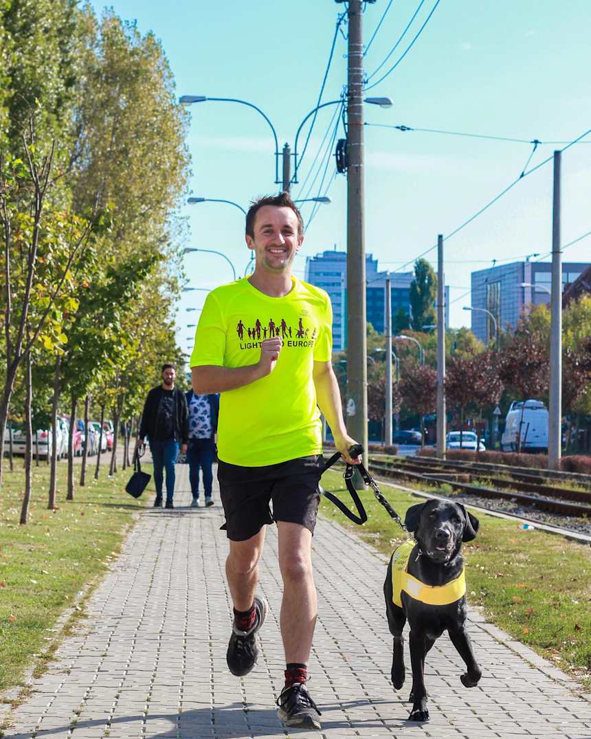 Catelul Bobby La Maratonul International Bucuresti