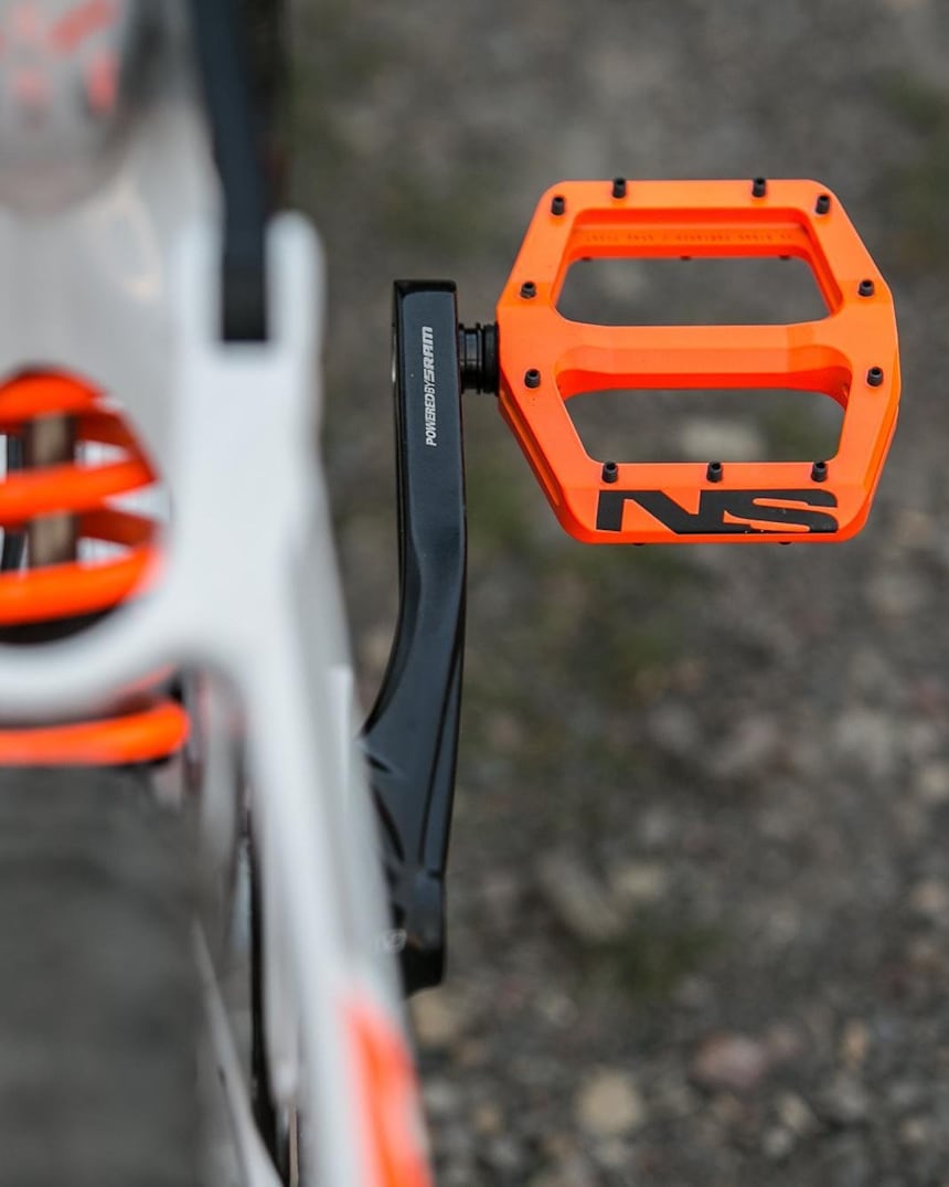 red mtb flat pedals