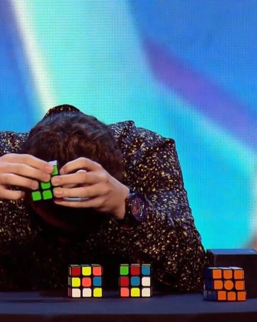 Flavian Glonț Te Invață Să Rezolvi Cubul Rubik