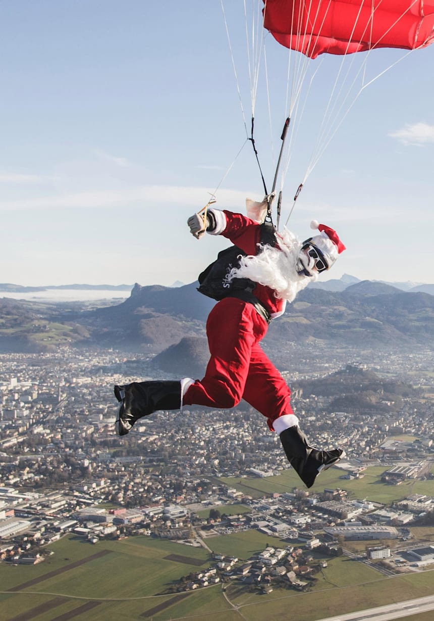 Immagini Babbo Natale Sportivo.Skydiving Babbo Natale In Paracadute