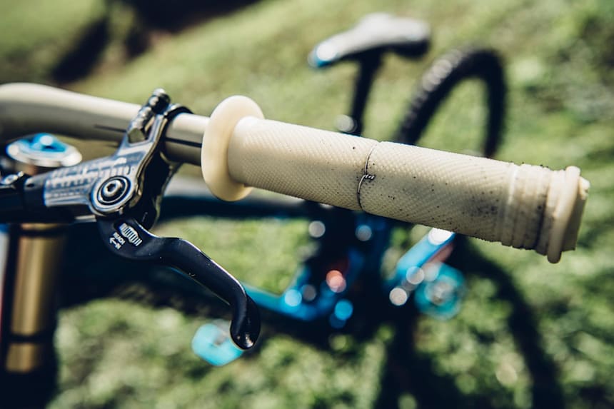 thin mtb grips