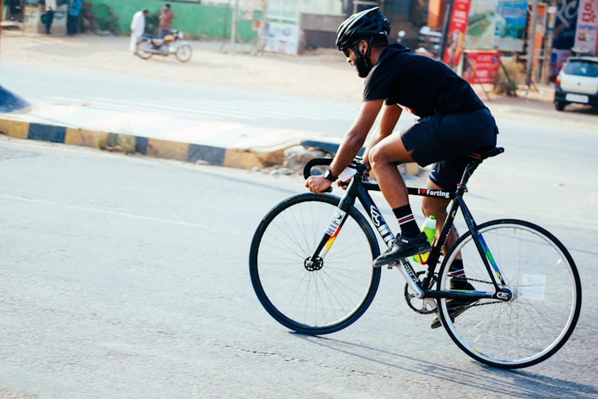 riding a fixie
