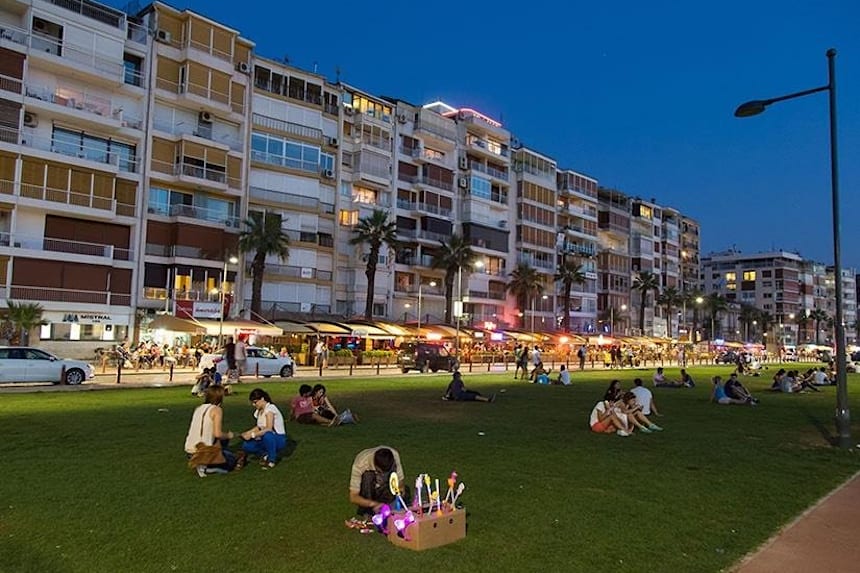 Universite Okunacak En Iyi Sehir Izmir Mi Red Bull