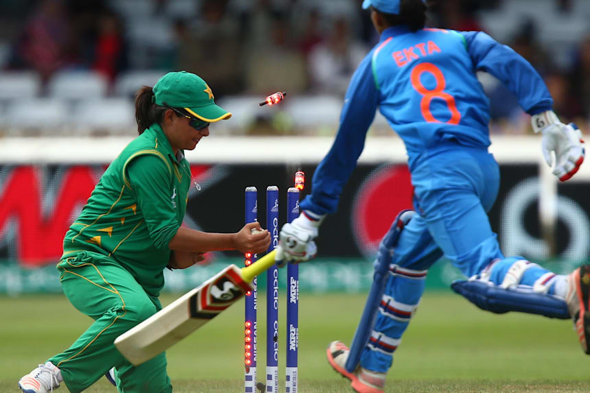 Zing Cricket Wicket Led Lights In Stumps Bails Click and collect available on all orders to any halfords store. zing cricket wicket led lights in