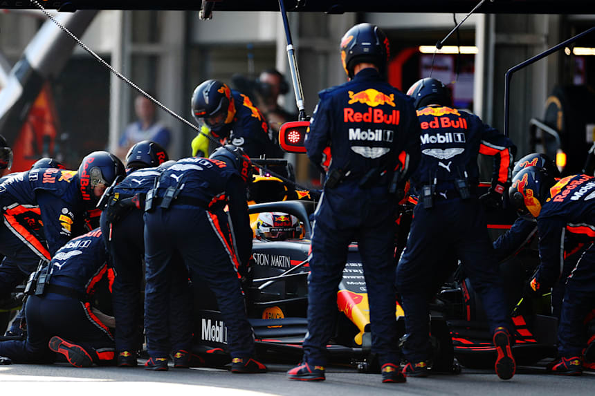 ピットストップとは 1 82秒の世界を知る F1 レッドブル レーシング