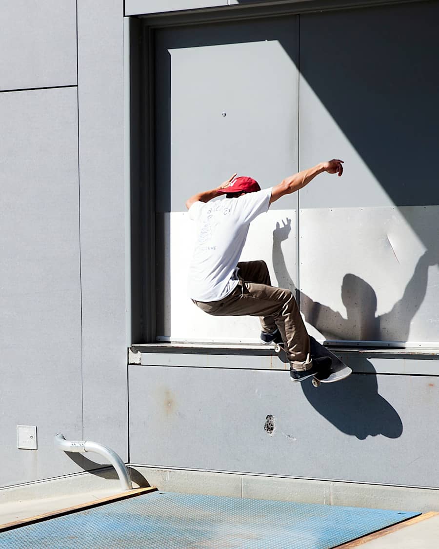 Etnies skate video store