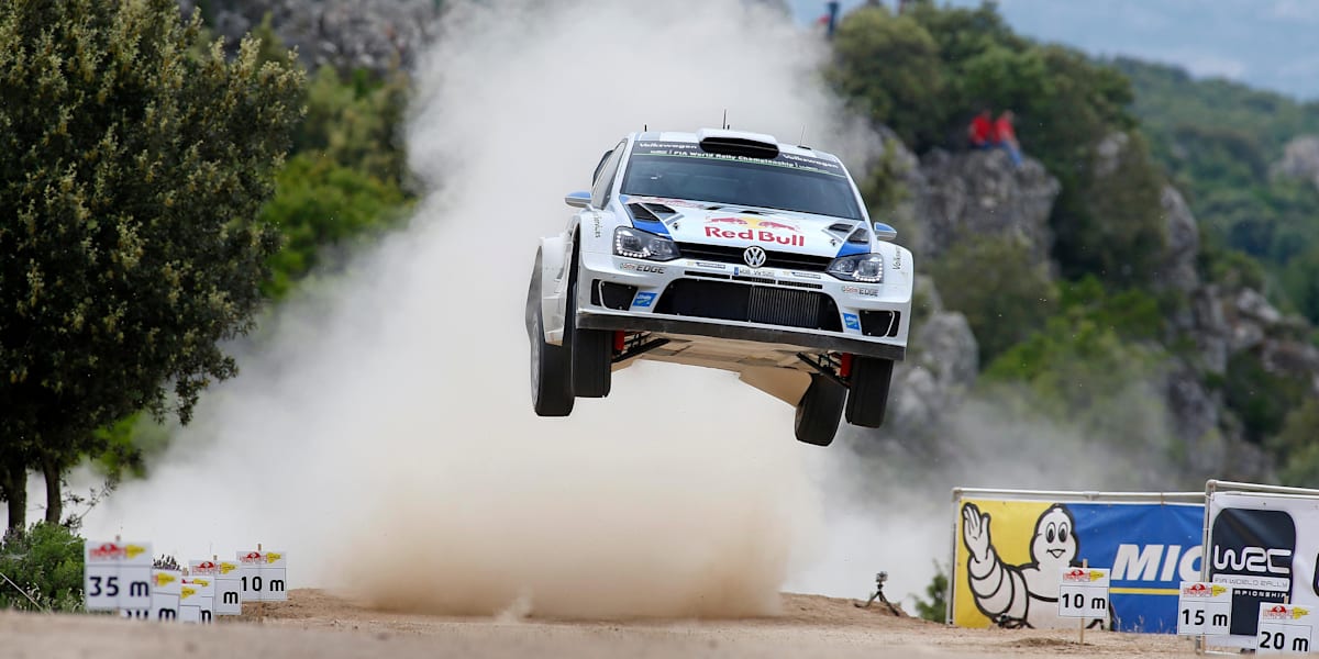 Cars jumping at Rally d’Italia Sardegna 2014: Gallery