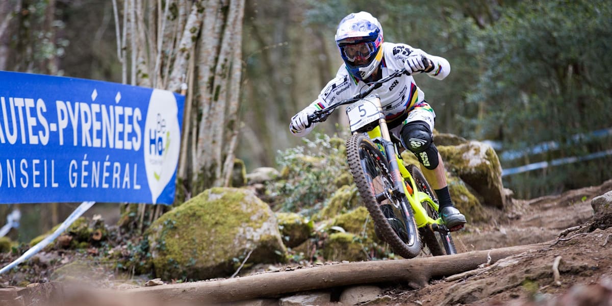 Lourdes qualifying results UCI DH World Cup video 2015