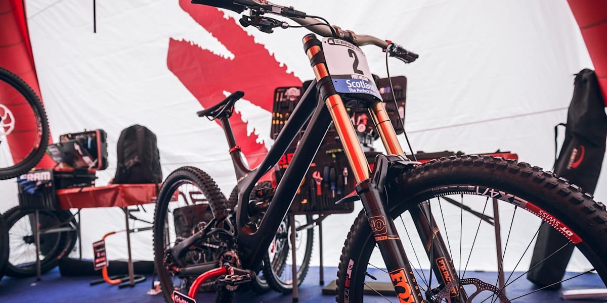 Aaron gwin specialized hot sale