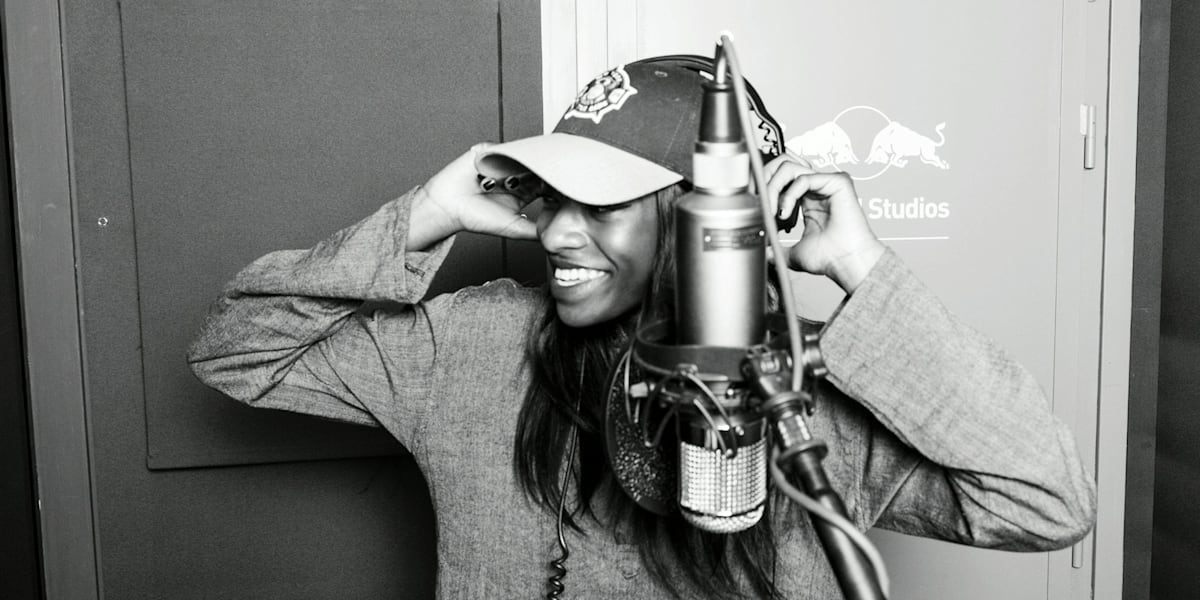 Get all the essential gen on UK rapper Little Simz