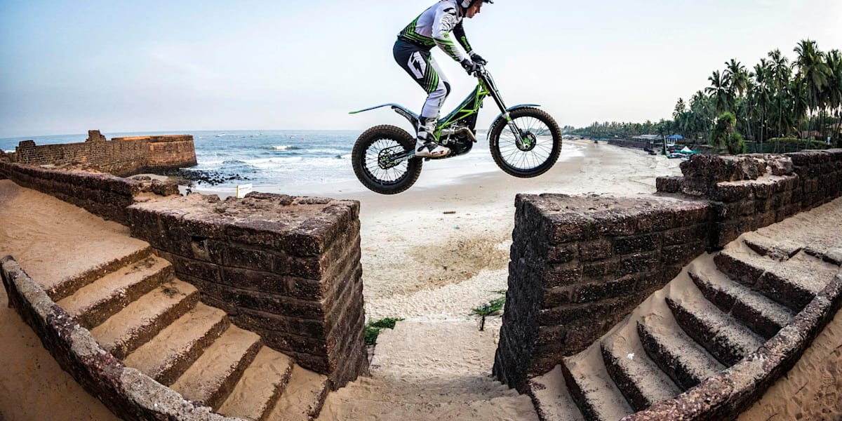 Trial bike seat clearance
