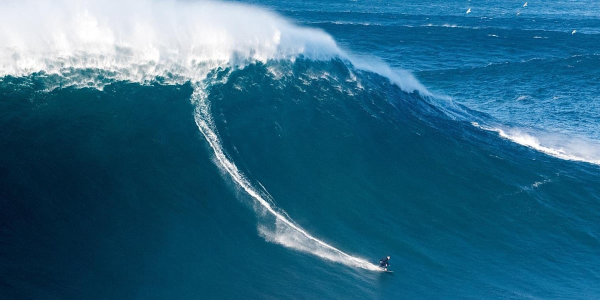 Record big outlet wave surfing