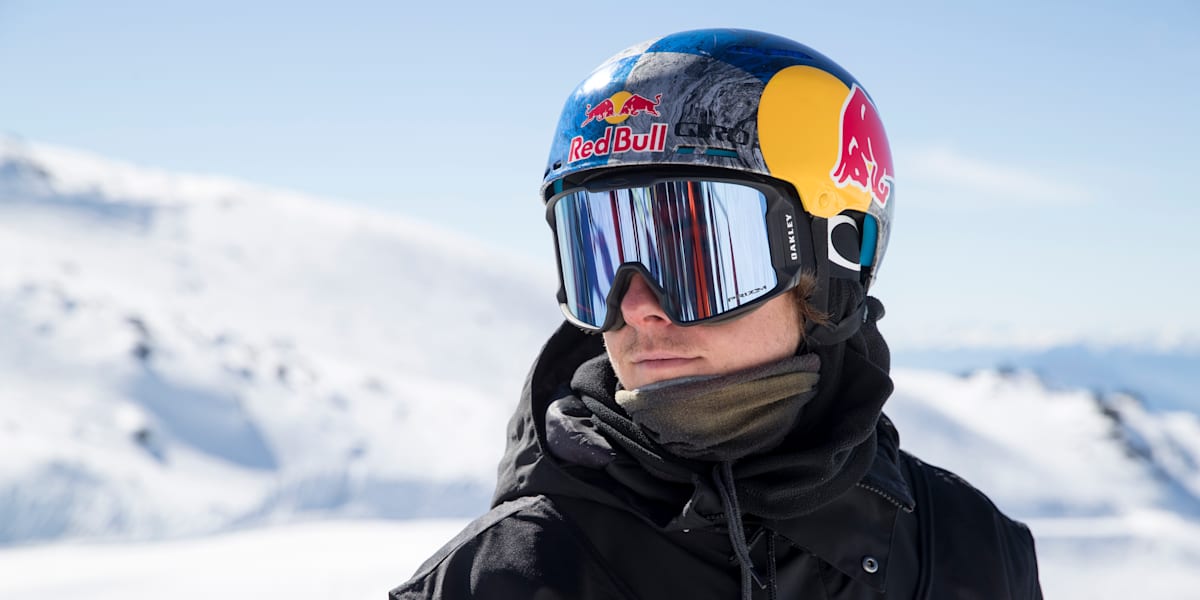 Red new arrivals snow helmet