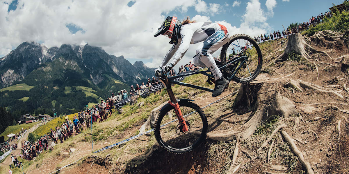 uci downhill live
