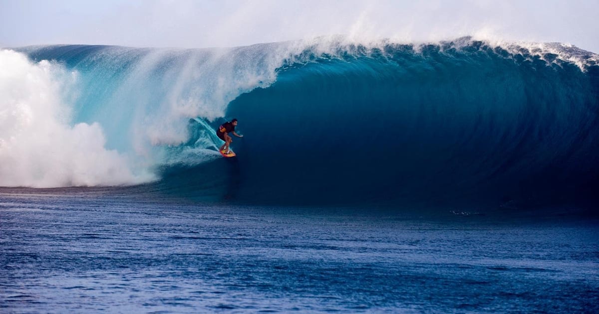 Raimana Van Bastolaer Scores Enormous Wave