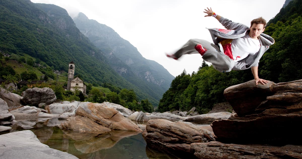 Run around world. Паркур на аву. Рюкзак для паркура.
