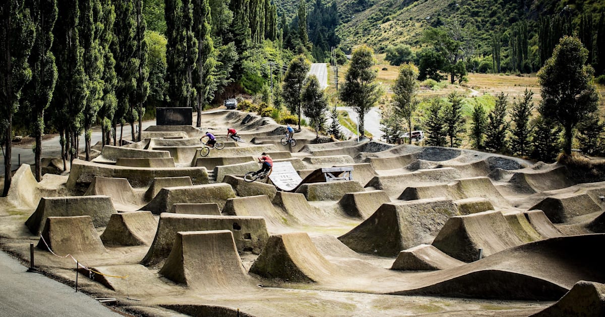 Ryan Howard rides Gorge Road jumps