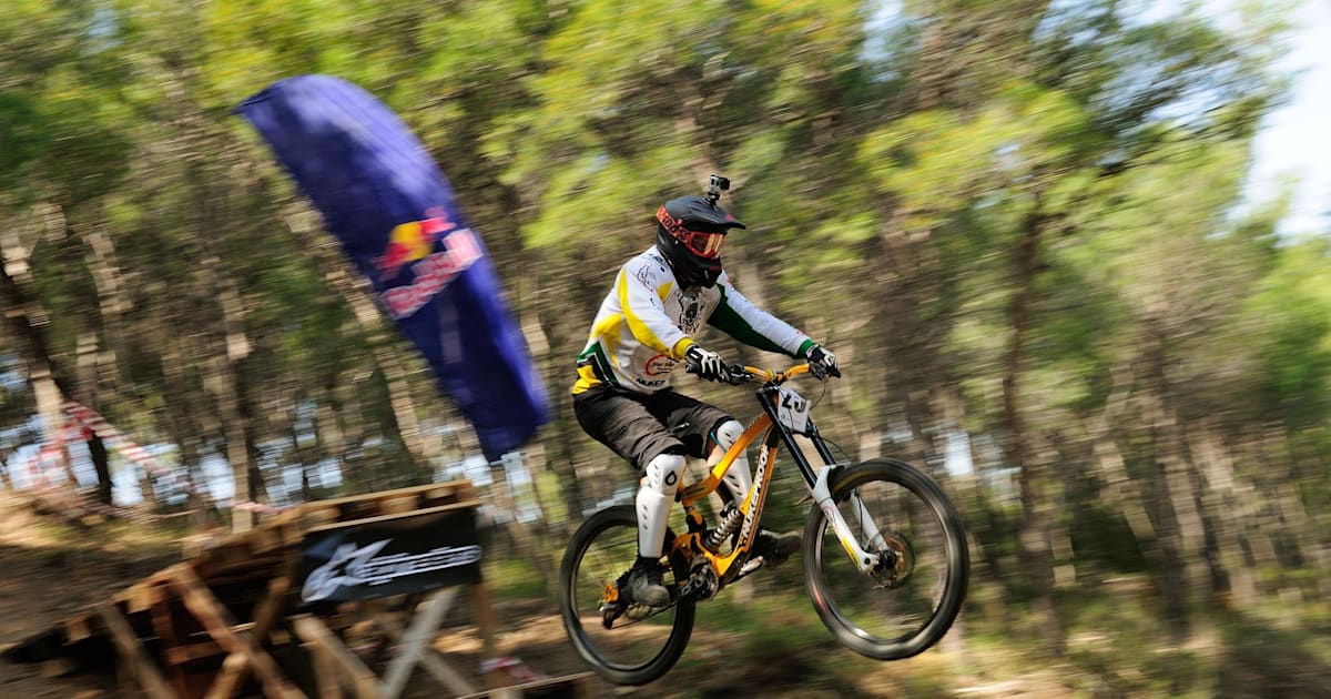 Atom Team Downhill