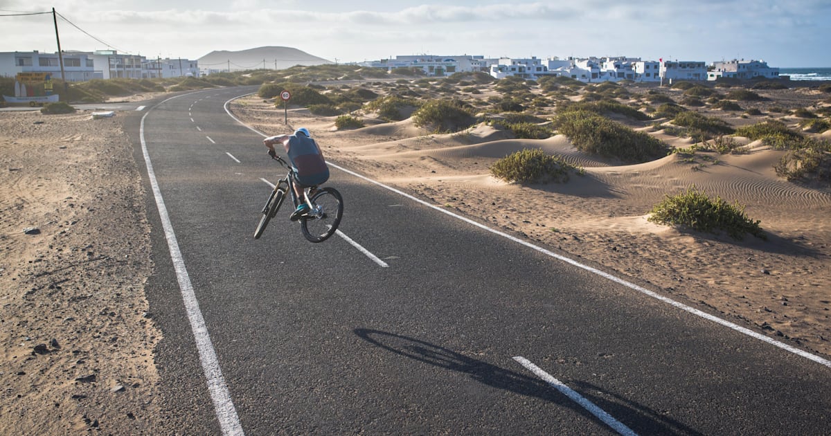 Video Teguise Surfing Rocks
