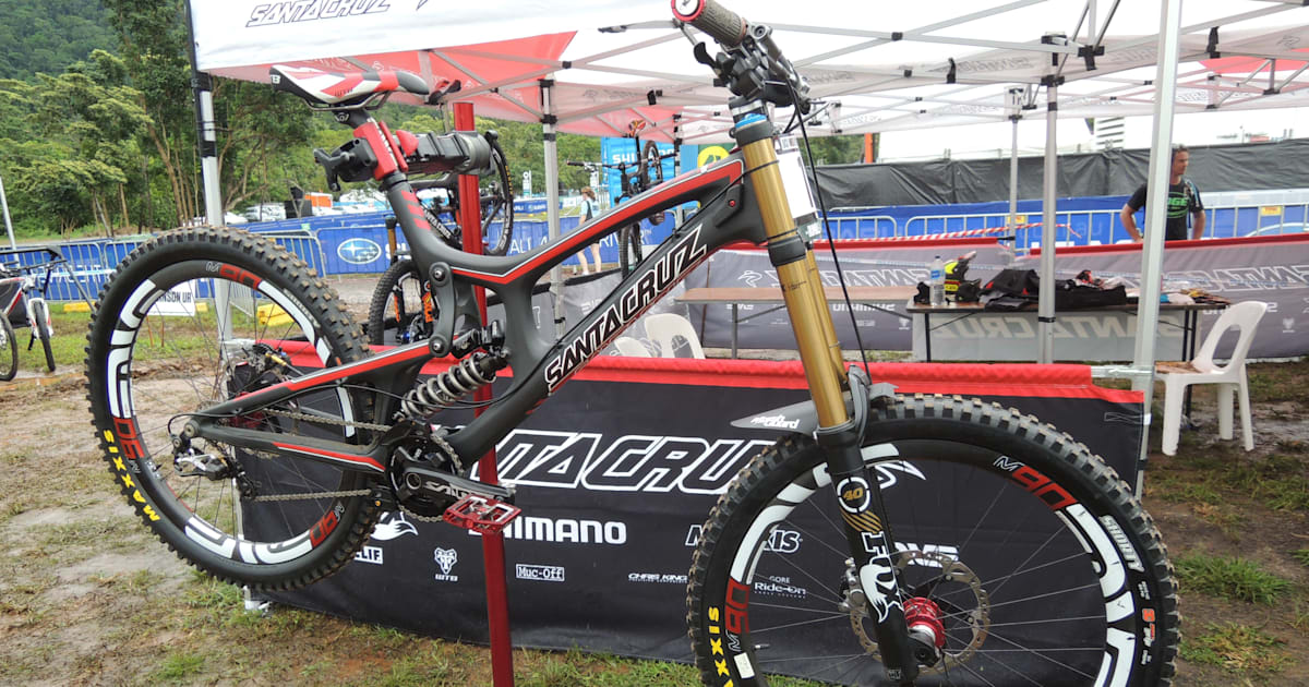 Bike Check Steve Peat s Santa Cruz V10