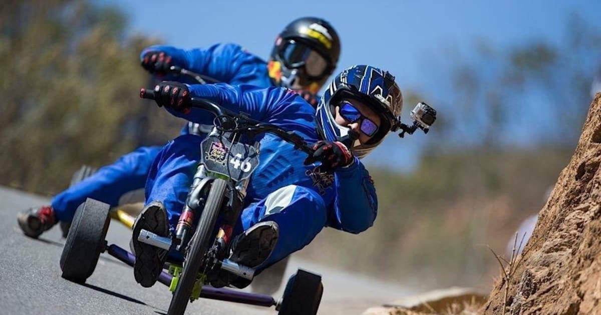 É uma bike, é um kart? É o Red Bull Trike Strike!