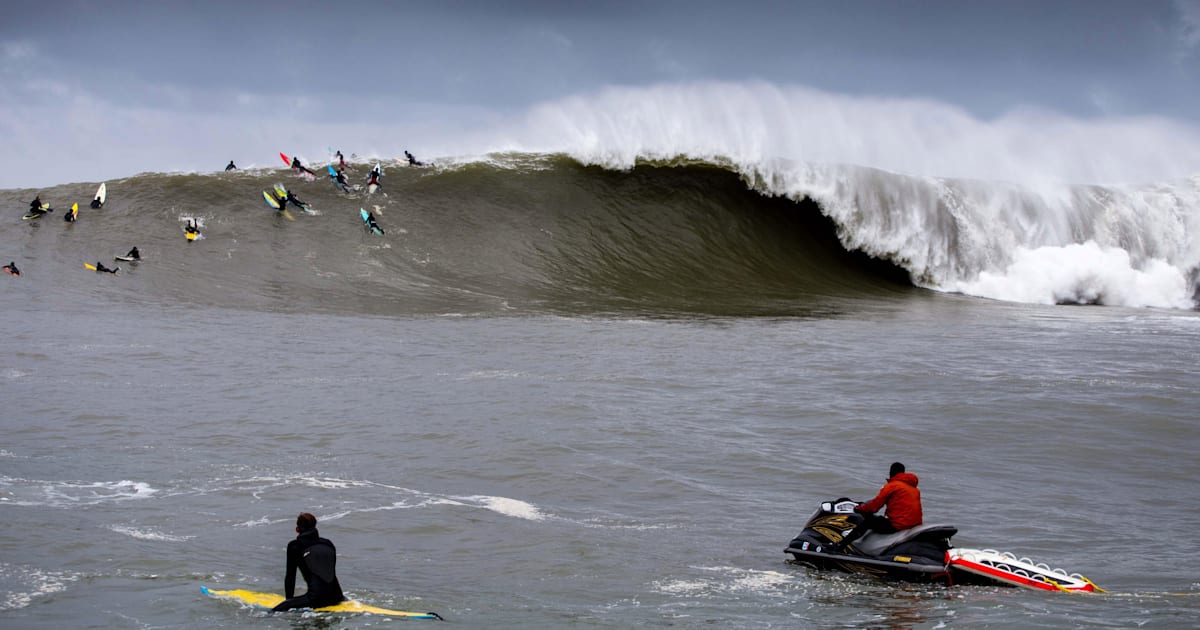 Video Massive Surf at Maverick s in 2014