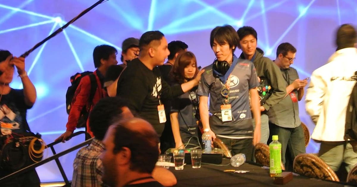evo-2015-results-momochi-breaks-stick-but-wins