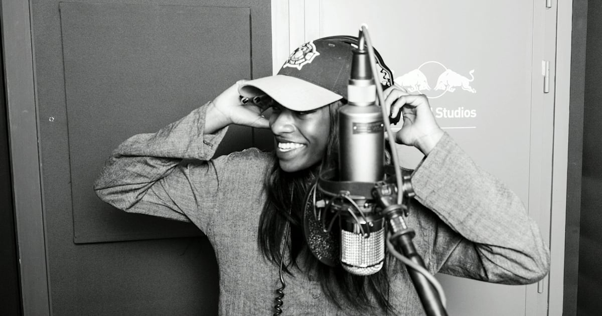 Get all the essential gen on UK rapper Little Simz