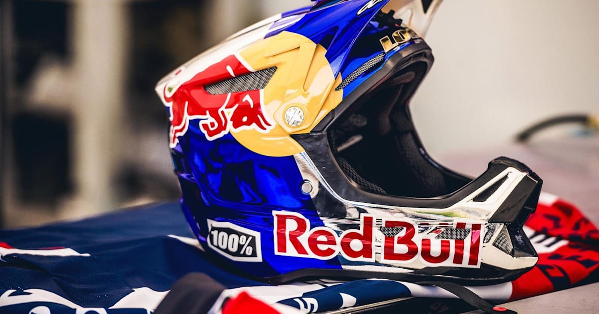 Red bull downhill shop helmet