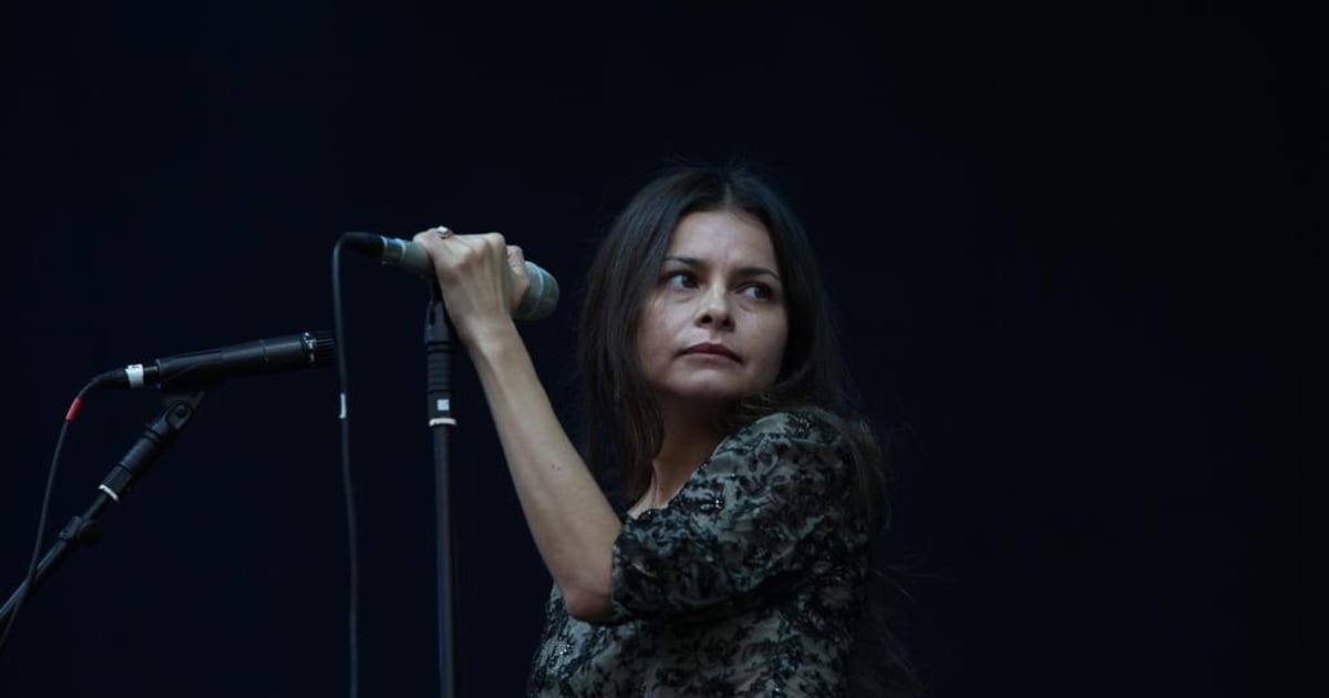 Hope Sandoval regresa por partida doble