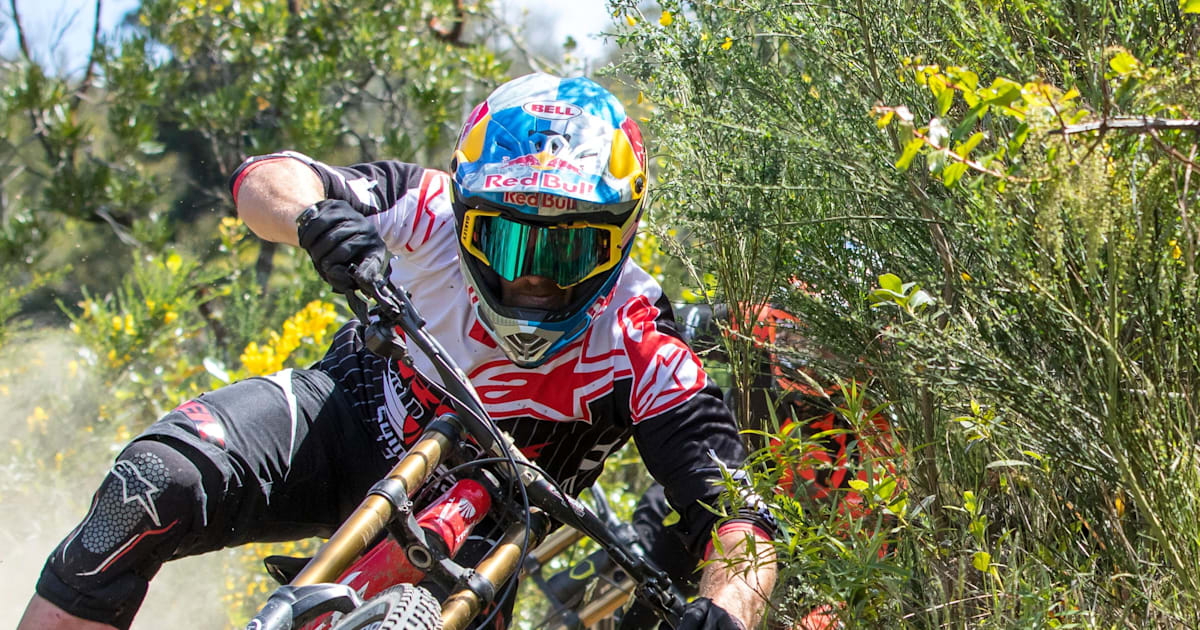 Red bull mountain bike helmet best sale