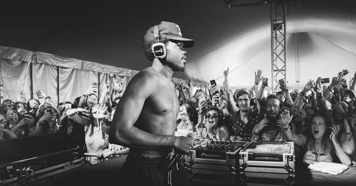 летняя подборка треков. девушка диджей. лучшие треки лета музыка. летняя обложка для трека. лучшие треки лета музыка.