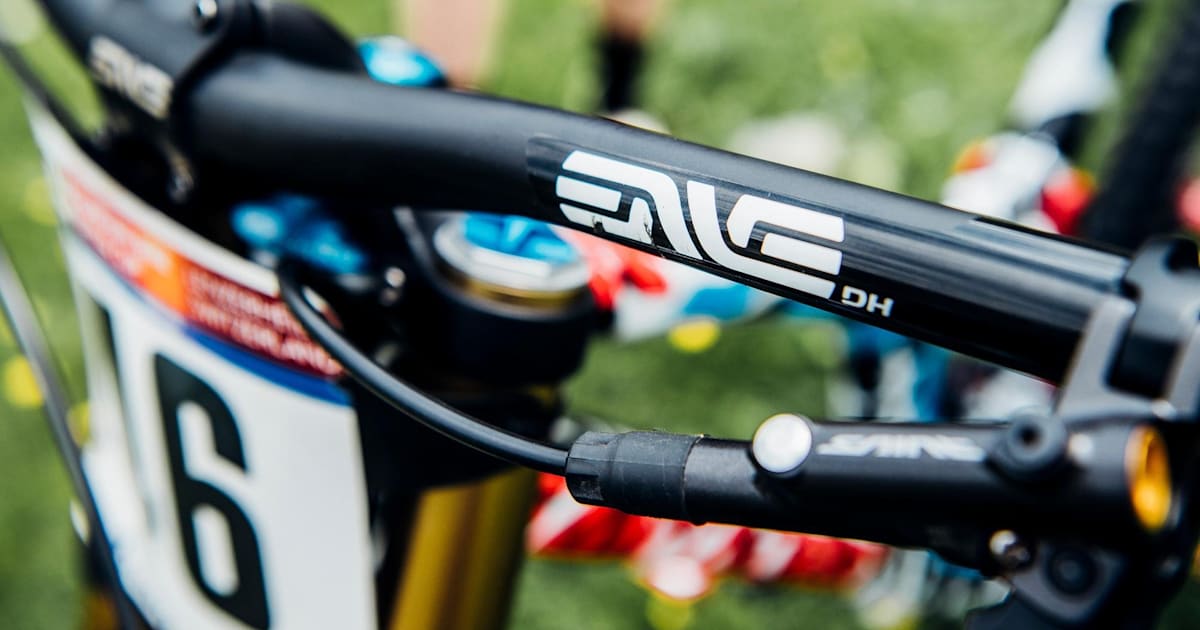 Downhill handlebars store