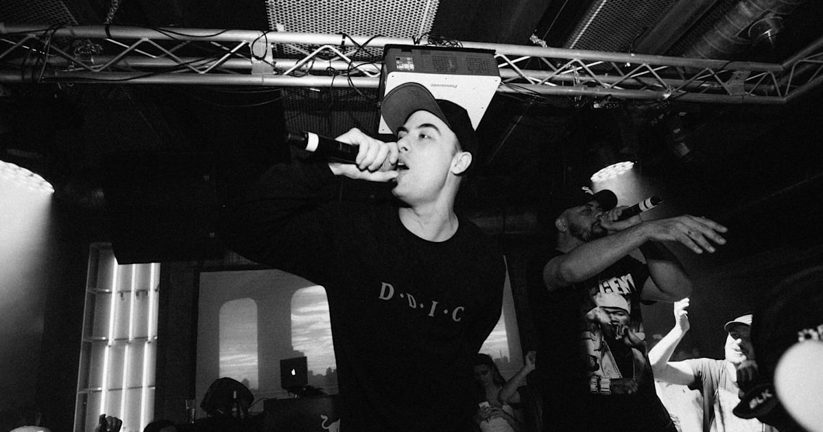 64 Bars Live Photo Gallery