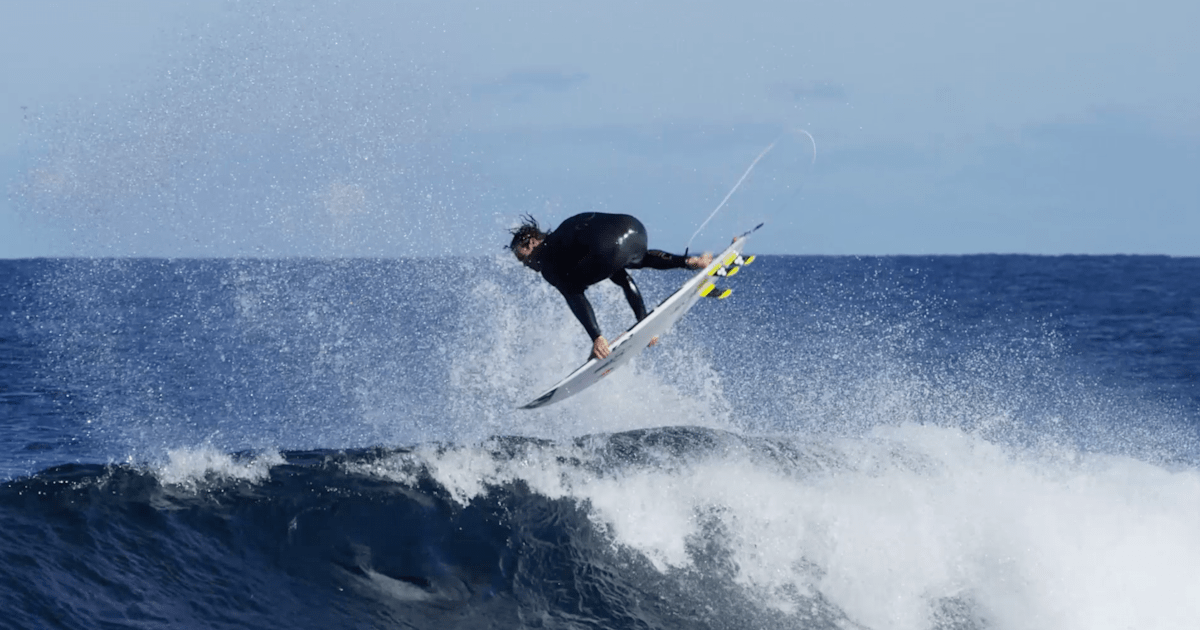Surf Jordy Smith pose des backflips à West Oz ! Vidéo