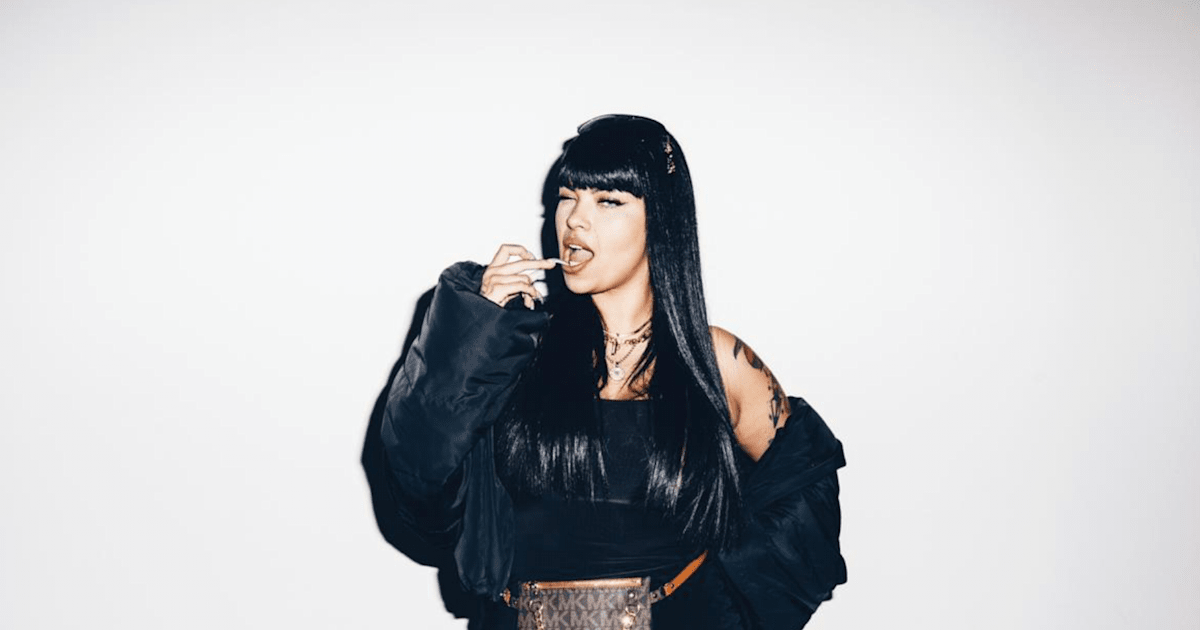 Tomasa del Real llega al estudio de Tierra Parlante