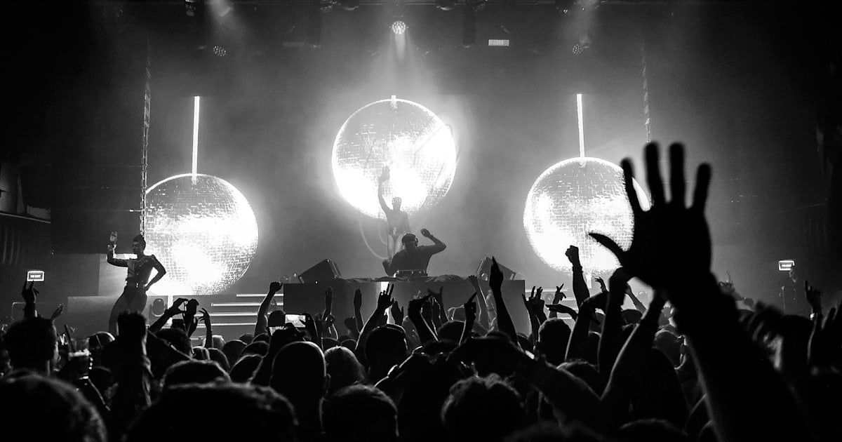 15 Best Disco Songs of All Time - Singersroom.com