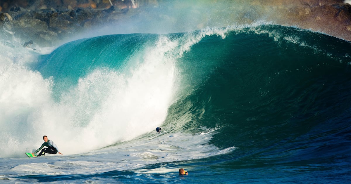 Photos: Big waves show at wild Wedge in Newport Beach – Orange