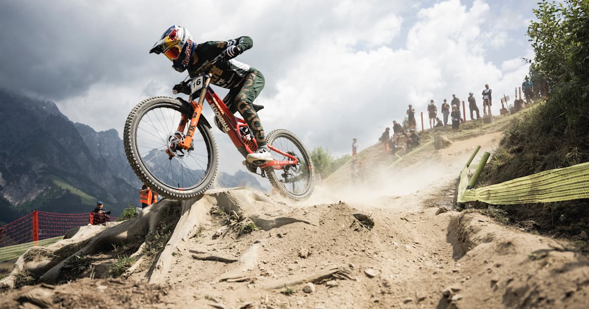 Jackson Goldstone Bike Check - The Specs of his DH bike
