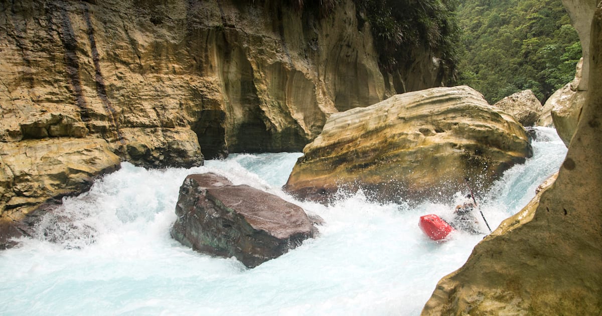Explorers: Adventures of the Century S4 E4 – kayaking