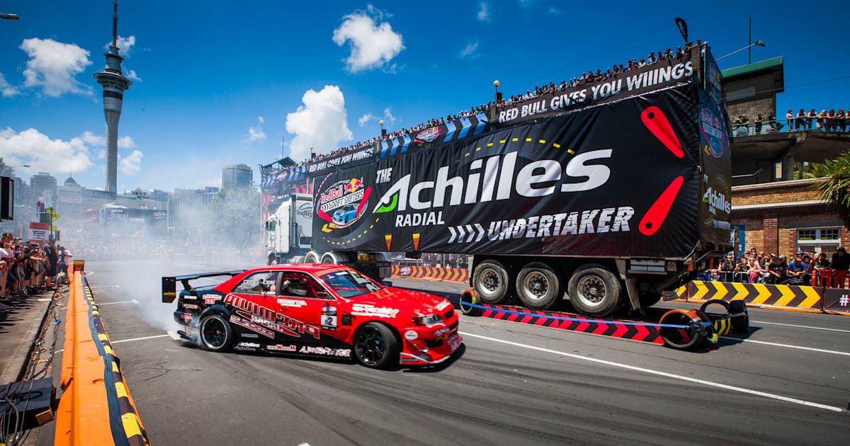 Red drift. Red bull Drift Shifters. Чайзер ред Булл. Red bull Drift Team. Ред Булл наклейки дрифт.