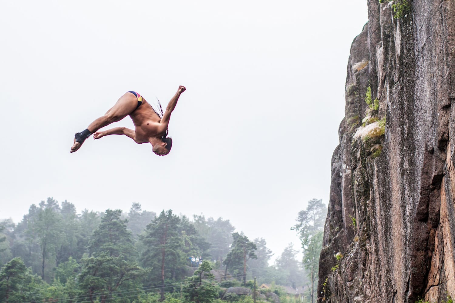 Cliff diving champion's threesecond freefall